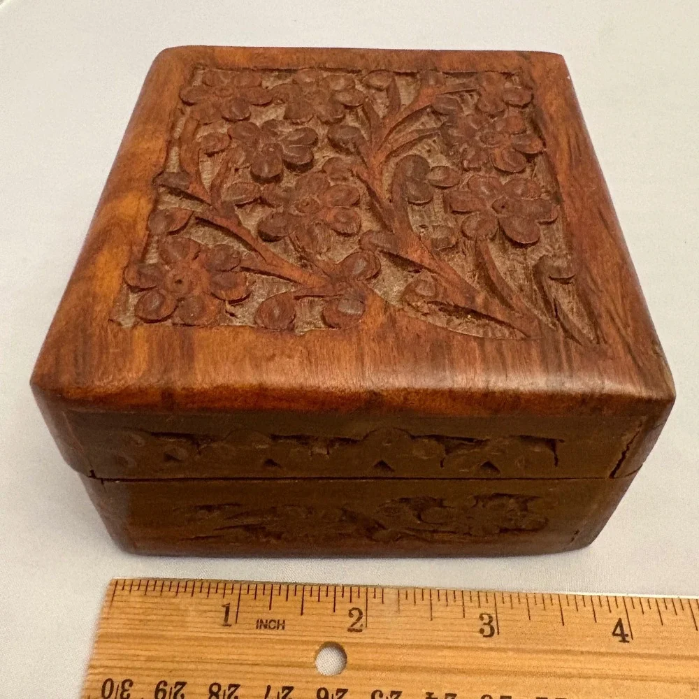 Vintage Disneyland Wooden Trinket Box Floral Carving Keepsake Jewelry Organizer‎